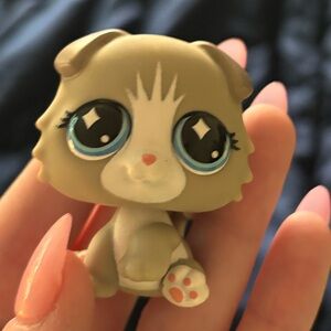 Littlest Pet Shop Tan and White Kitten Figurine